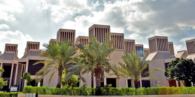 طرح منح دراسية مقدمة من جامعة قطر