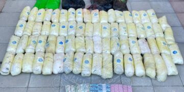 القبض على 4 أشخاص بحوزتهم أكثر من 80 كيلوجرامًا من مخدريّ الكريستال و الحشيش