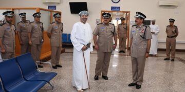 وزيرُ الداخلية يزور الإدارة العامة للأحوال المدنية بشرطة ⁧‫عُمان‬⁩ السُّلطانية
