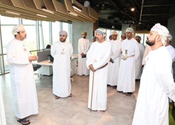 وزير الداخلية يزور غرفة العمليات لإدارة المنظومة الخاصة بالانتخاب