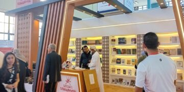 جناحُ سلطنة عُمان يستقطبُ جمهورًا واسعًا في صالون الجزائر الدولي للكتاب في دورته الــ 26