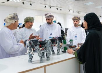 معالي الدكتور وزير الإعلام يلتقي طلبة جامعة التقنية والعلوم التطبيقية بنزوى‬⁩