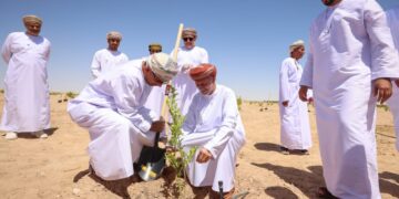 تدشين أولى مشاريع الاعتماد الكربوني الذي تنفذه شركة تنمية نخيل عمان وشركة تنمية نفط عمان