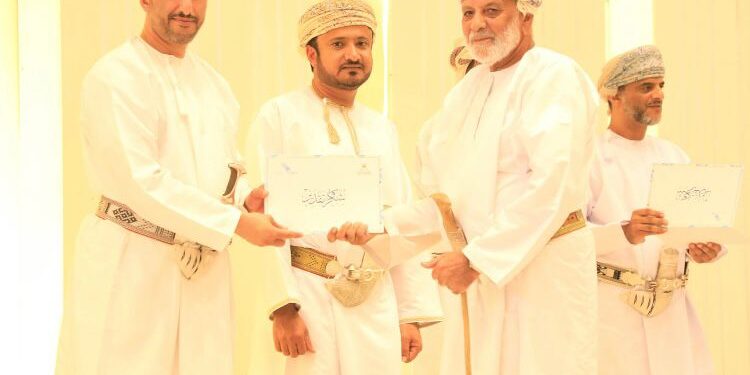 دائرة البلدية بالخابورة تكرم الموظفين والشركات المساهمة والفرق الرياضية