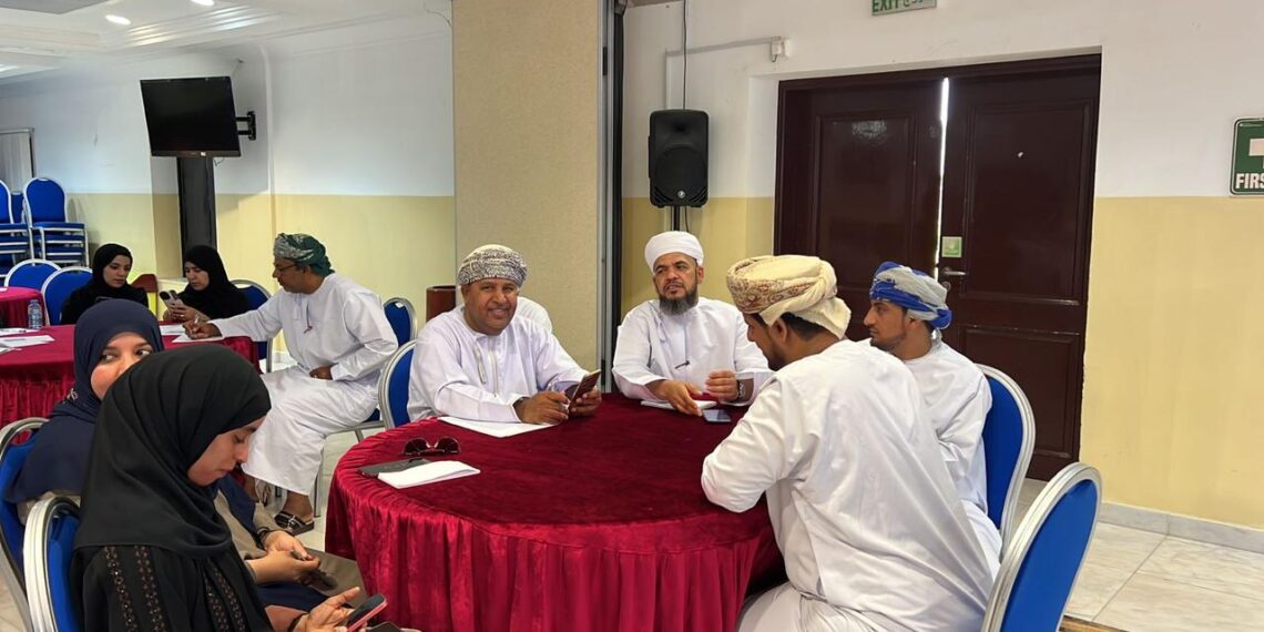 محافظة الداخلية تنظم برنامجا تدريبيا حول سياسات الإعلام الاجتماعي للمؤسسات 1 محافظة الداخلية تنظم برنامجا تدريبيا حول سياسات الإعلام الاجتماعي للمؤسسات