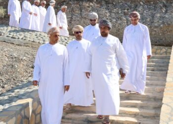 محافظ جنوب الباطنة يزور عدد من المشاريع بولاية الرستاق منها مشروع تطوير عين الكسفة وتطوير سوق بو ثمانية ونيابة الحوقين