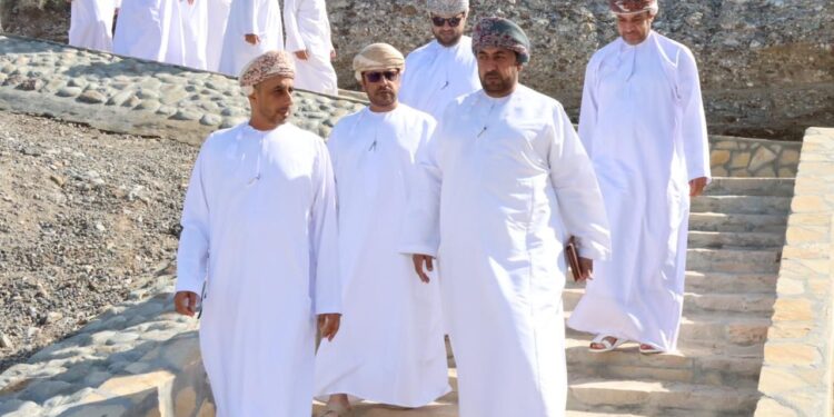 محافظ جنوب الباطنة يزور عدد من المشاريع بولاية الرستاق منها مشروع تطوير عين الكسفة وتطوير سوق بو ثمانية ونيابة الحوقين