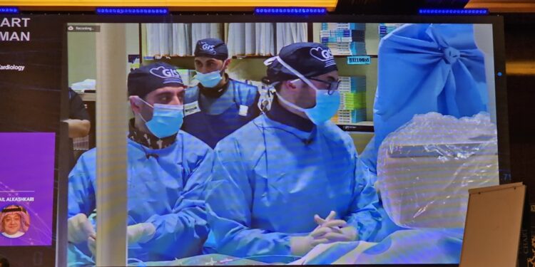 إنجاز طبي جديد.. إجراء عملية قسطرة تداخلية معقدة ونادرة نُقلت عبر البث المباشر لمؤتمر عالمي