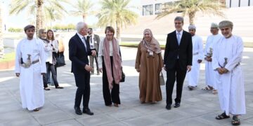 حرمُ الرئيس الألماني تزور مركز تاريخ العلوم بالجامعة الألمانية للتكنولوجيا في عُمان