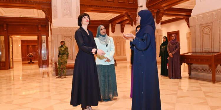 حرم فخامة رئيس الاتحاد السويسري تزور دار الأوبرا السلطانية مسقط