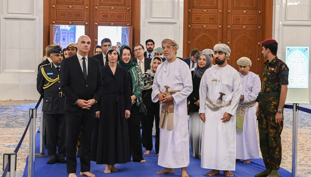 رئيس الاتحاد السويسري يزور جامع السُّلطان قابوس الأكبر