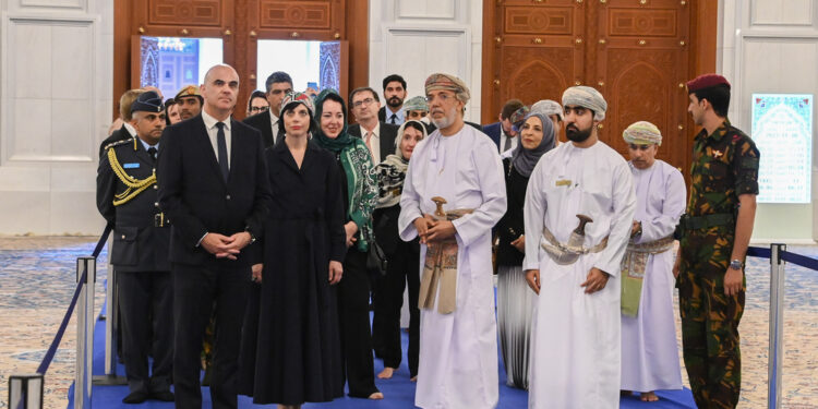 رئيس الاتحاد السويسري يزور جامع السُّلطان قابوس الأكبر