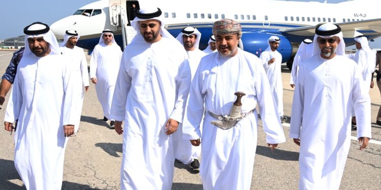 سمو الشيخ ذياب بن محمد بن زايد يصل سلطنة عُمان 1 سمو الشيخ ذياب بن محمد بن زايد يصل سلطنة عُمان