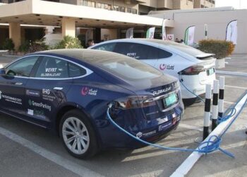 عدد السيارات الكهربائية في سلطنة عُمان يتجاوز الـ 400 سيارة و100 نقطة شحن