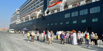 ميناء صلالة يستقبل سفينة سياحية