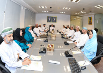 اللجنة العُمانية لحقوق الإنسان تنتخب رئيسًا لها ونائبًا له في اجتماعها الأول