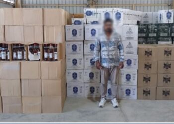 ضبط أكثر من 11 ألف زجاجة من المشروبات الكحولية في ولايتي بركاء و صحار