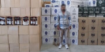 ضبط أكثر من 11 ألف زجاجة من المشروبات الكحولية في ولايتي بركاء و صحار