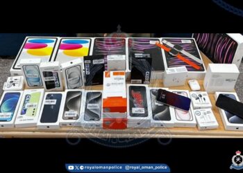 القبض على شخصين ارتكبوا 14 جريمة سرقة في جنوب الباطنة و مسقط