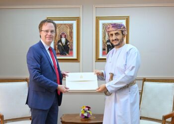 وكيل وزارة الخارجية للشؤون السياسية يتسلّم نسخة من أوراق اعتماد سفير كندا المعيّن لدى سلطنة عُمان