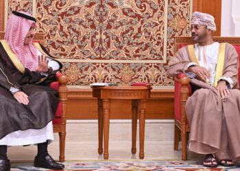 وزير الخارجية السعودي يصل إلى سلطنة عُمان