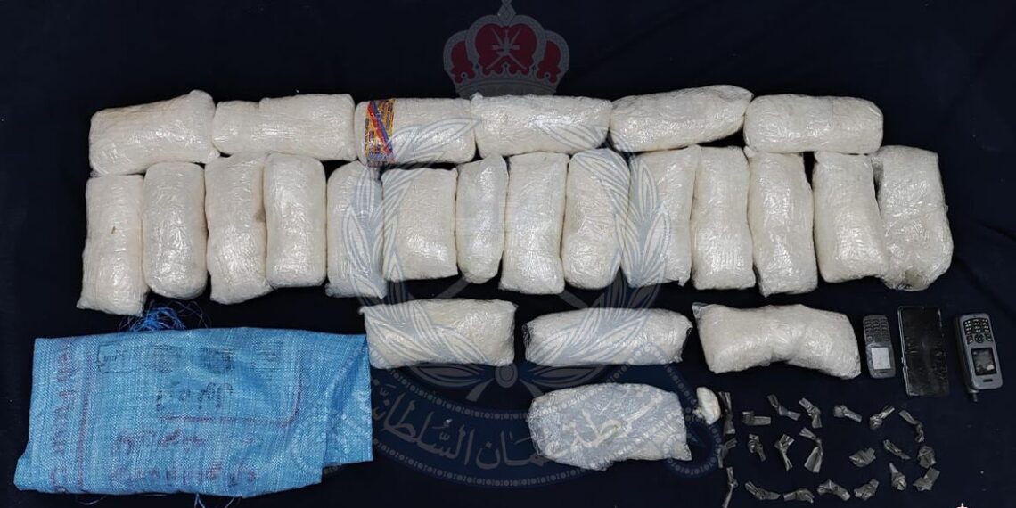 ضبط 3 أشخاص حاولوا تهريب 24 كيلوجرامًا من المخدرات