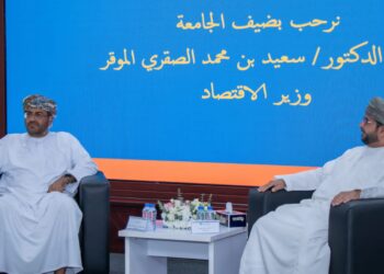 للتعريف بالخطط الوطنية.. وزير الاقتصاد الوطني يحاضر طلبة جامعة مسقط