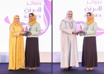 موظفات بنك نزوى يتألقن بجوائز مرموقة في مؤتمر و جوائز المرأة السنوي
