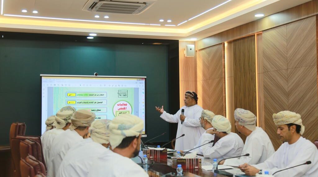 جمعية الصحفيين العمانية تستعرض فعاليات الملتقى مع محافظ جنوب الشرقية 1 جمعية الصحفيين العمانية تستعرض فعاليات الملتقى مع محافظ جنوب الشرقية