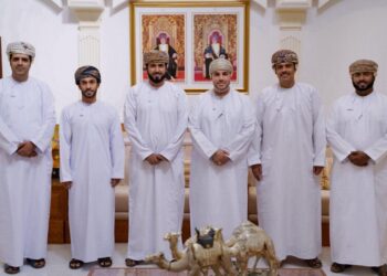 محافظ ظفار يلتقي برئيس وأعضاء لجنة الصحفيين بالمحافظة