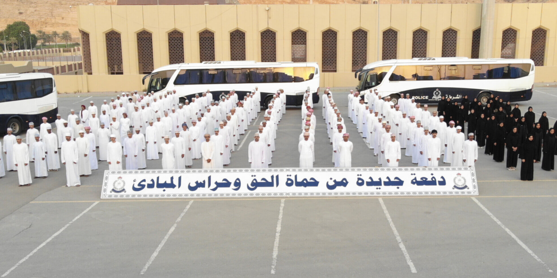 الشرطة تستقبل دفعة جديدة من المواطنين والمواطنات