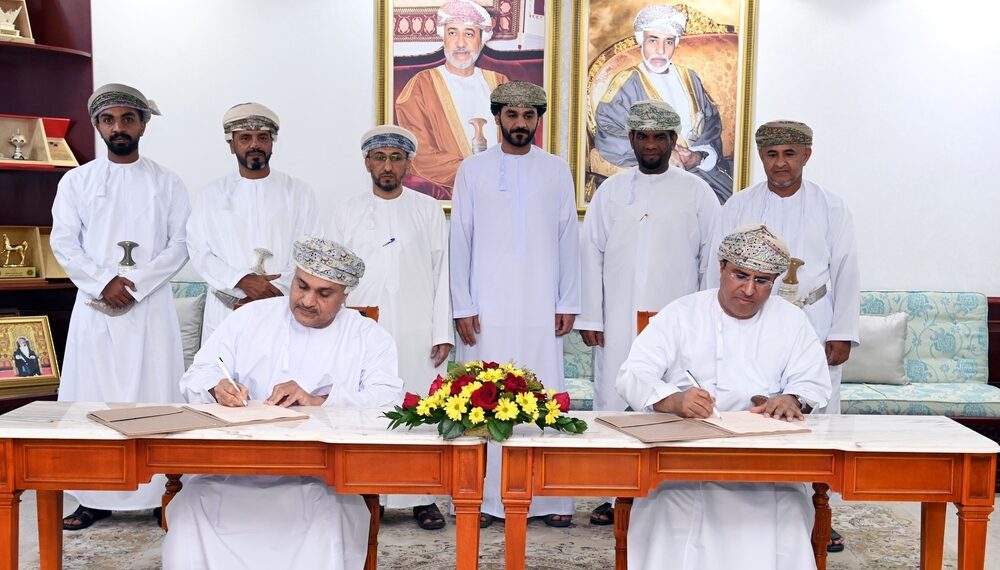 الثروة الزراعية توقّع على اتفاقيتين لتمويل مشروعي حقول العنب النموذجية وتربية الدواجن