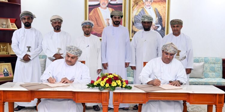 الثروة الزراعية توقّع على اتفاقيتين لتمويل مشروعي حقول العنب النموذجية وتربية الدواجن