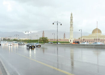 بعد غدٍ الخميس.. تأثر أجواء سلطنة عمان بأخدود من منخفض جوي