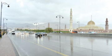 بعد غدٍ الخميس.. تأثر أجواء سلطنة عمان بأخدود من منخفض جوي