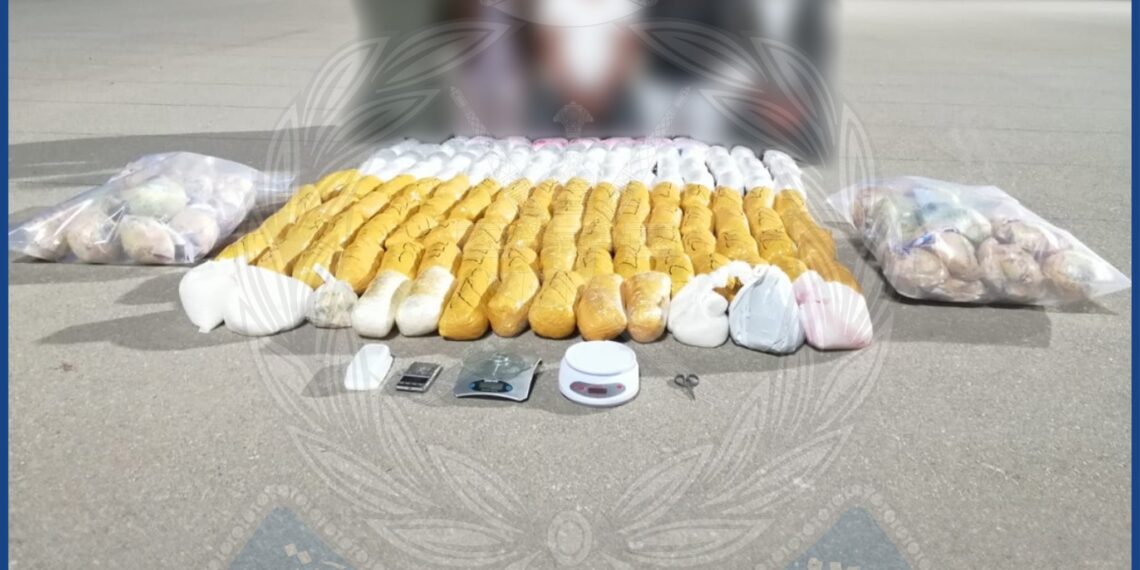 القبض على 5 أشخاص بحوزتهم 135 كيلوجرامًا من مخدر الكريستال