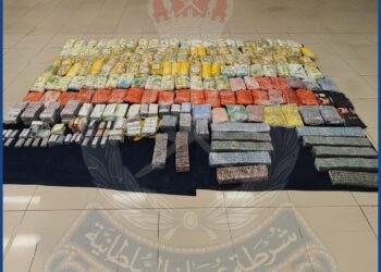 ضبط 6 أشخاص حاولوا تهريب 245 كيلوجراما من مخدر الكريستال في مسقط