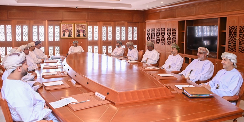 وزيرُ الداخلية يجتمع بالمُحافظين 1 وزيرُ الداخلية يجتمع بالمُحافظين