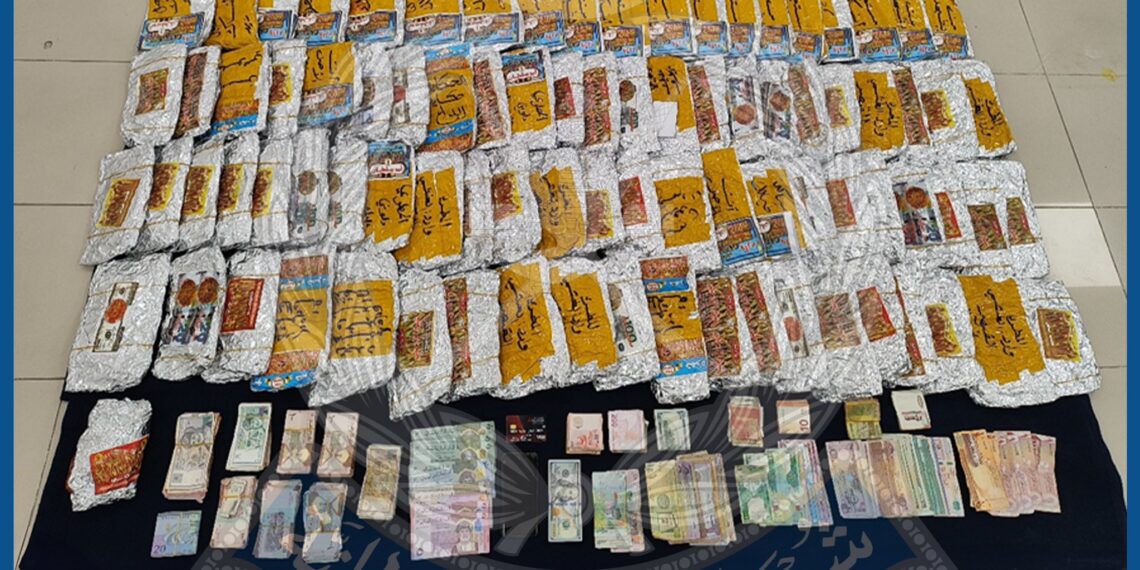 ضبط شخص في مسقط بحوزته أكثر من 35 كيلوجرامًا من مخدر القات