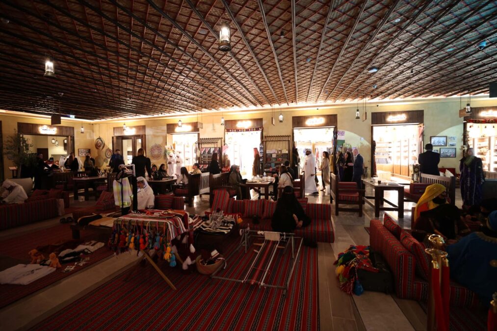 السوق الحرة القطرية تكشف النقاب عن سوق المطار ـ السوق المميز الذي يجمع التراث القطري التقليدي بالضيافة العربية الأصيلة 2 bdc7350e b12b 486e a38d 8047cafe2856