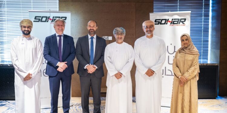 توقيع اتفاقية تأجير أرض لإنشاء مركز لاستضافة ومعالجة وتعدين البيانات في المنطقة الحرة بصحار 1 توقيع اتفاقية تأجير أرض لإنشاء مركز لاستضافة ومعالجة وتعدين البيانات في المنطقة الحرة بصحار