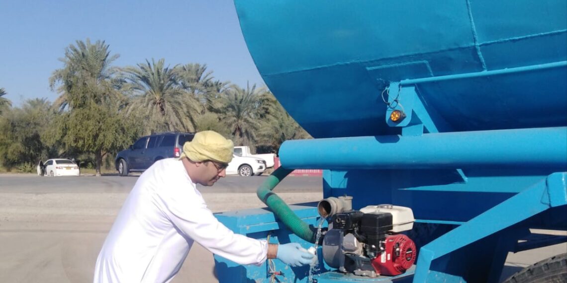 استمرار دائرة البلدية بالخابورة بسحب عينات المياه من المنشآت الغذائية بالولاية