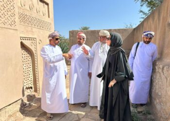 محافظ جنوب الباطنة ووكيل التراث والسياحة للتراث يزورون عدد من المعالم التاريخية والأثرية بولايات الرستاق ونخل