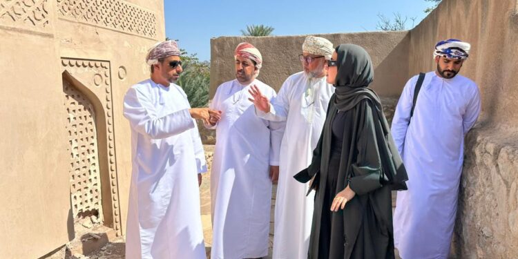 محافظ جنوب الباطنة ووكيل التراث والسياحة للتراث يزورون عدد من المعالم التاريخية والأثرية بولايات الرستاق ونخل