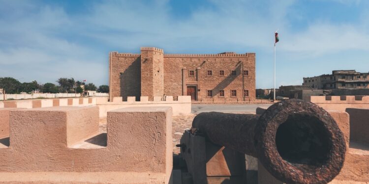 التوقيع على اتفاقية إدارة وتشغيل وتوظيف حصن مرباط