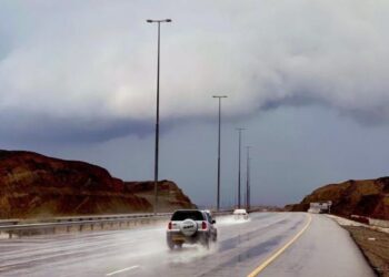 بدءًا من الغد.. تأثر أجواء سلطنة عمان بإخدود منخفض جوي