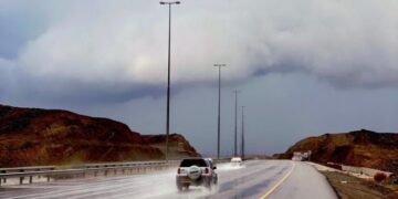 بدءًا من الغد.. تأثر أجواء سلطنة عمان بإخدود منخفض جوي