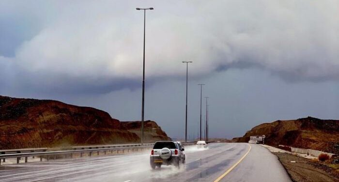 بدءًا من الغد.. تأثر أجواء سلطنة عمان بإخدود منخفض جوي