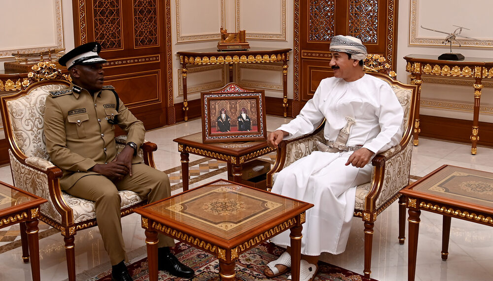 وزير المكتب السُّلطاني يستقبل المفتش العام للشرطة بتنزانيا 1 وزير المكتب السُّلطاني يستقبل المفتش العام للشرطة بتنزانيا
