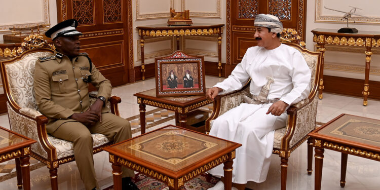 وزير المكتب السُّلطاني يستقبل المفتش العام للشرطة بتنزانيا